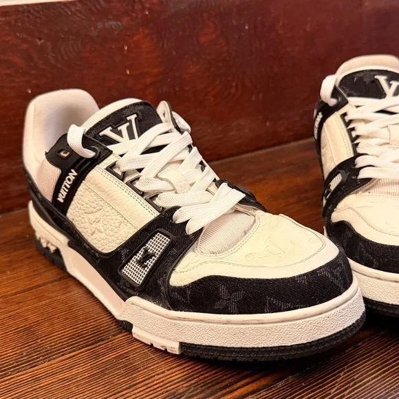 Louis Vuitton LV Trainer Sneaker Black/White – Men’s Size 8 - Picture 4 of 6